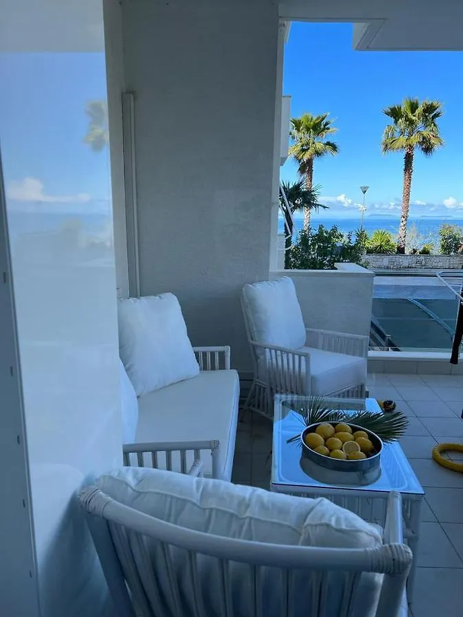White Sidesea View Apartment Sarandë アルバニア