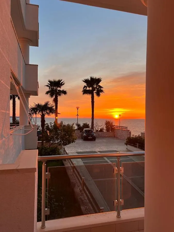 White Sidesea View Apartment Sarandë