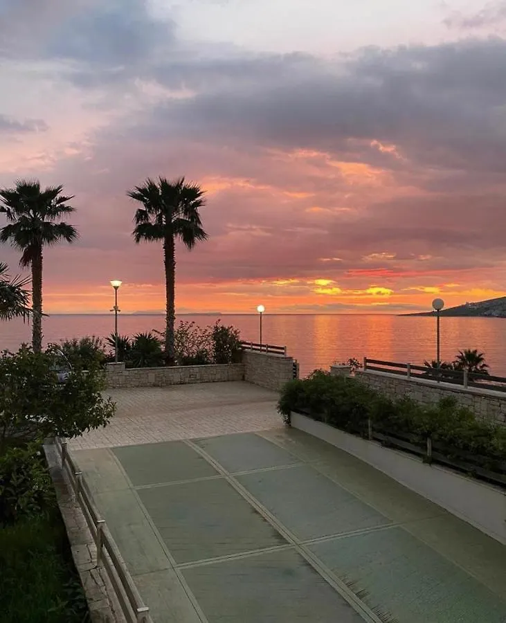 White Sidesea View Apartment Sarandë アルバニア
