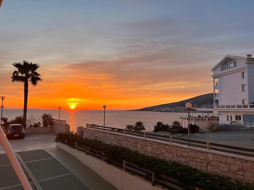 White Sidesea View Apartment Sarandë アルバニア