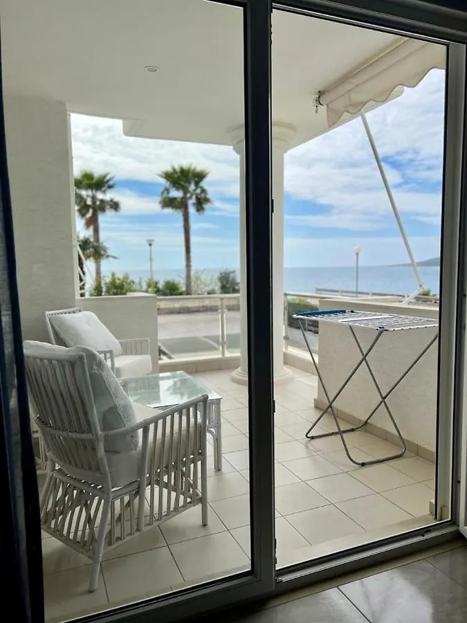 White Sidesea View Apartment Sarandë